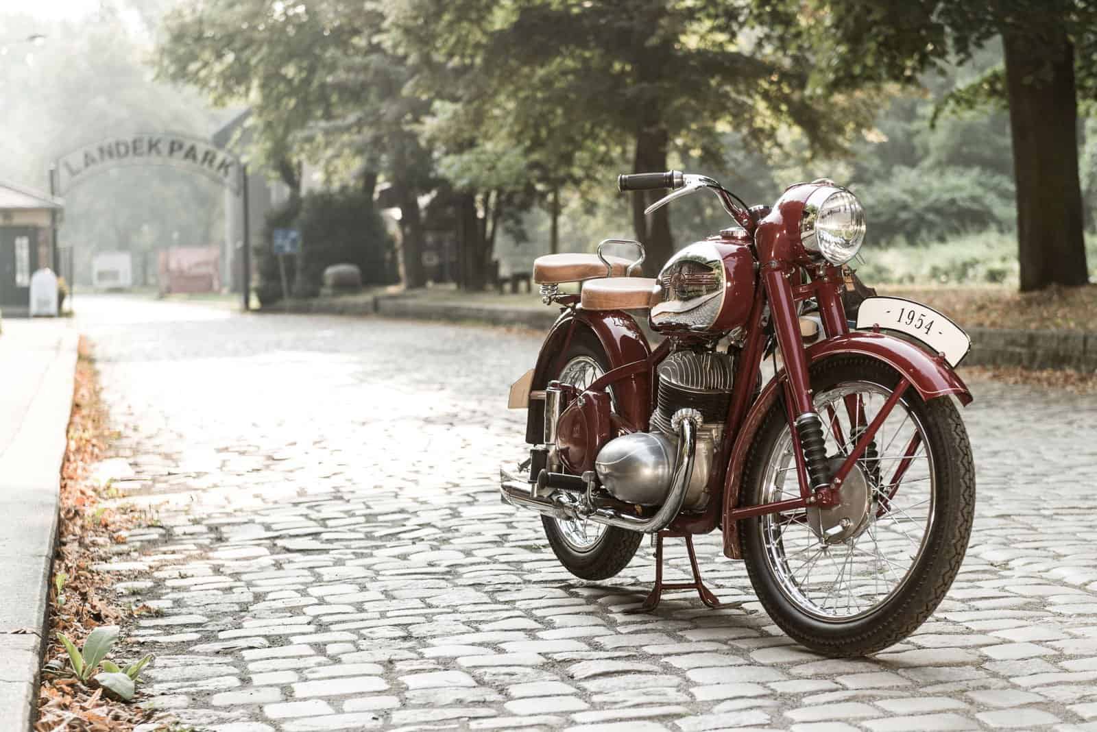 Motocykel JAWA Pérák – náhľad