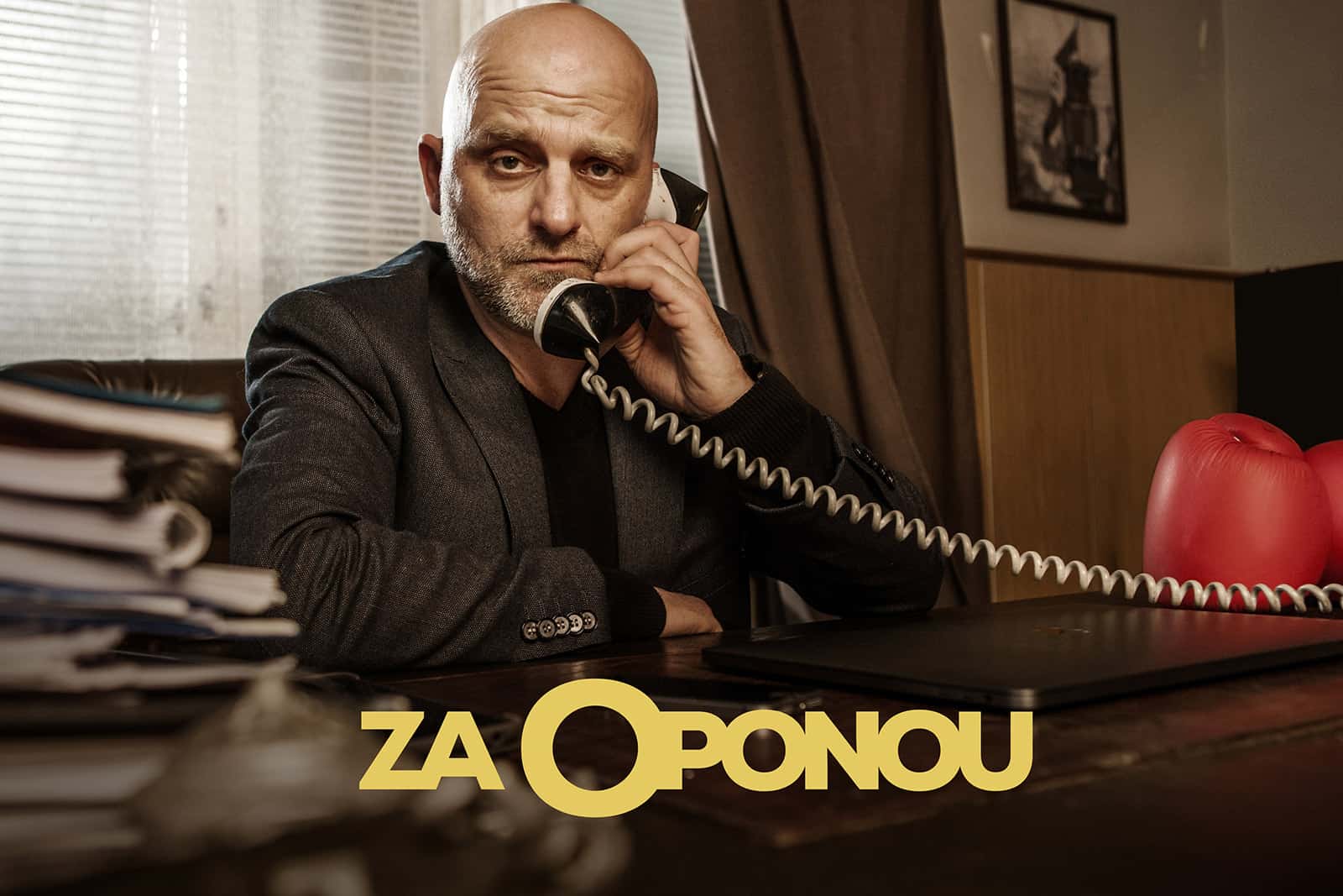 Módna značka BANDI je partnerom seriálu Za oponou – Fotografie zo seriálu ZA OPONOU (iDNES KINO / MAFRA, a. s.)