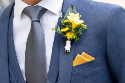 Farebnú kravatou zaujmete nielen ako svadobný hosť