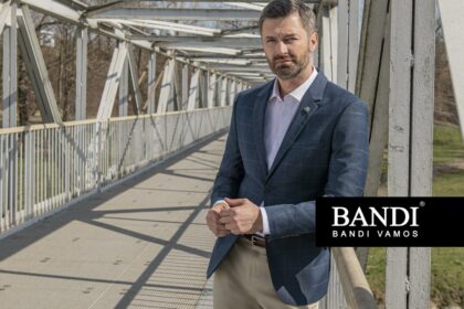 Modré kárované voľnočasové sako BANDI s bielou košeľou