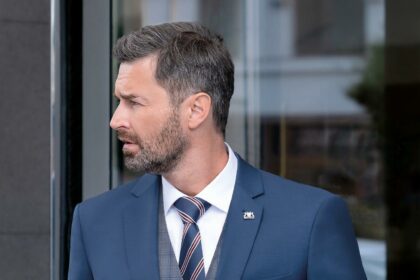 Mimoriadne zlacnenie oblekov o 200 €. Iba počas 10 dní v mesiaci júni.