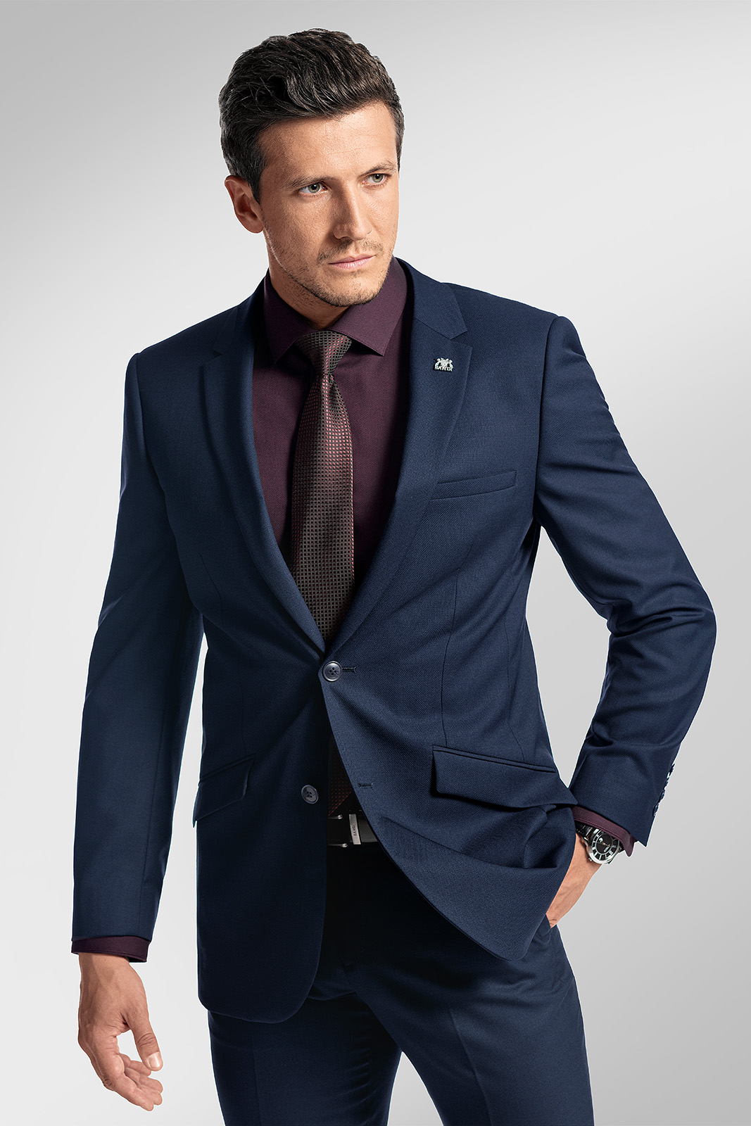 Večerný outfit s oblekom BANDI Barcone